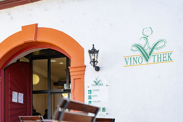 Der Eingangsbereich der Vinothek im Cusanusstift